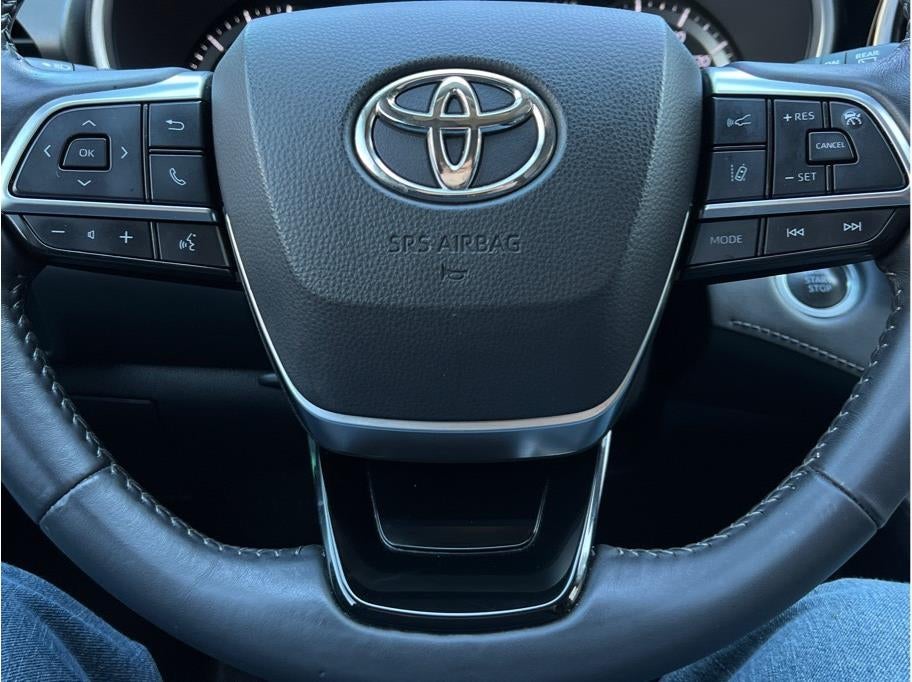 2021 Toyota Highlander XLE Sport Utility 4D