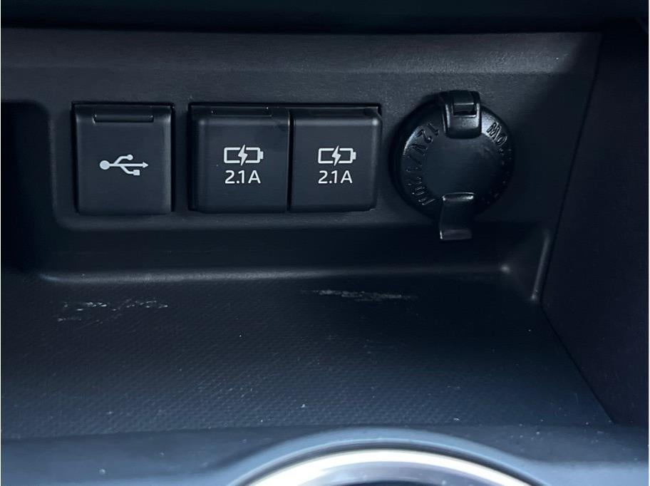 2021 Toyota Highlander XLE Sport Utility 4D