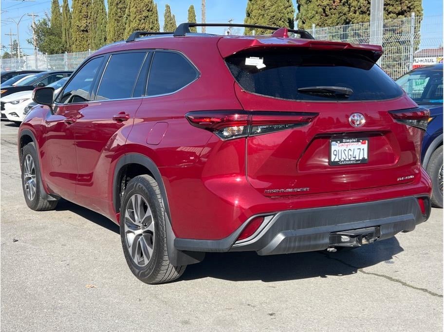 2021 Toyota Highlander XLE Sport Utility 4D
