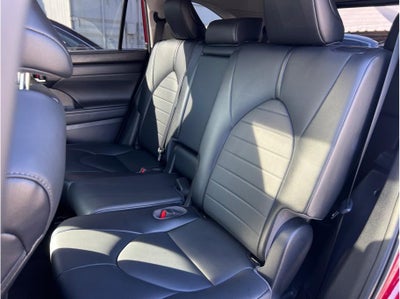 2021 Toyota Highlander XLE Sport Utility 4D