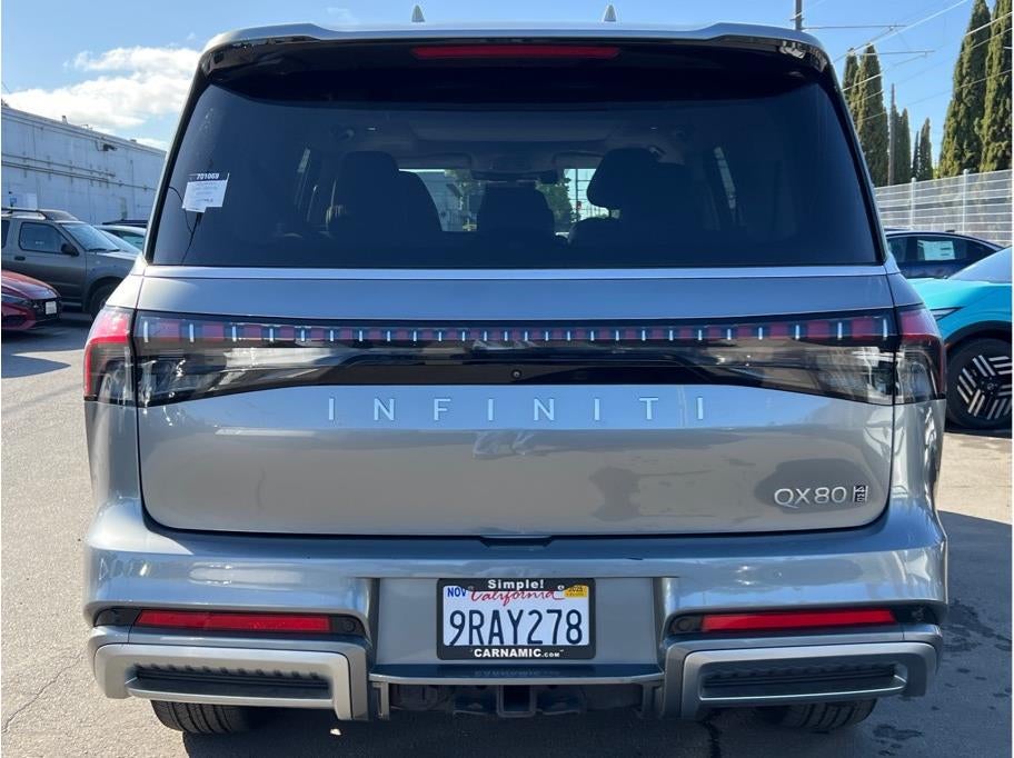 2025 INFINITI QX80 SENSORY Sport Utility 4D