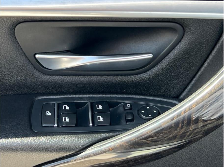 2017 BMW 3 Series 330i xDrive Sport Wagon 4D