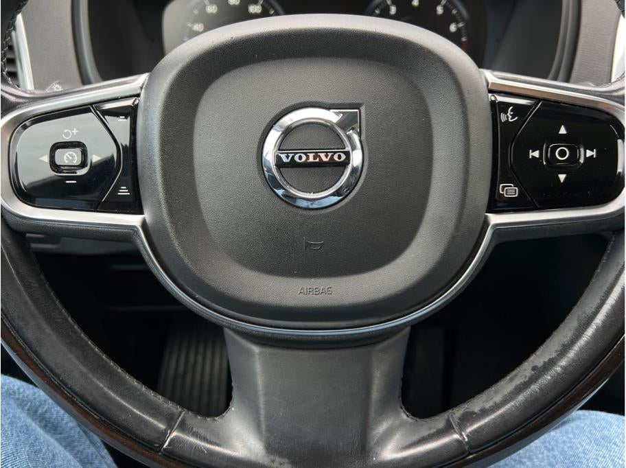 2016 Volvo XC90 T6 Momentum Sport Utility 4D