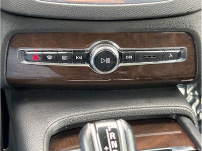 2016 Volvo XC90 T6 Momentum Sport Utility 4D