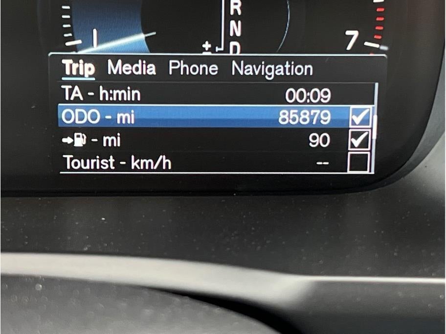 2016 Volvo XC90 T6 Momentum Sport Utility 4D