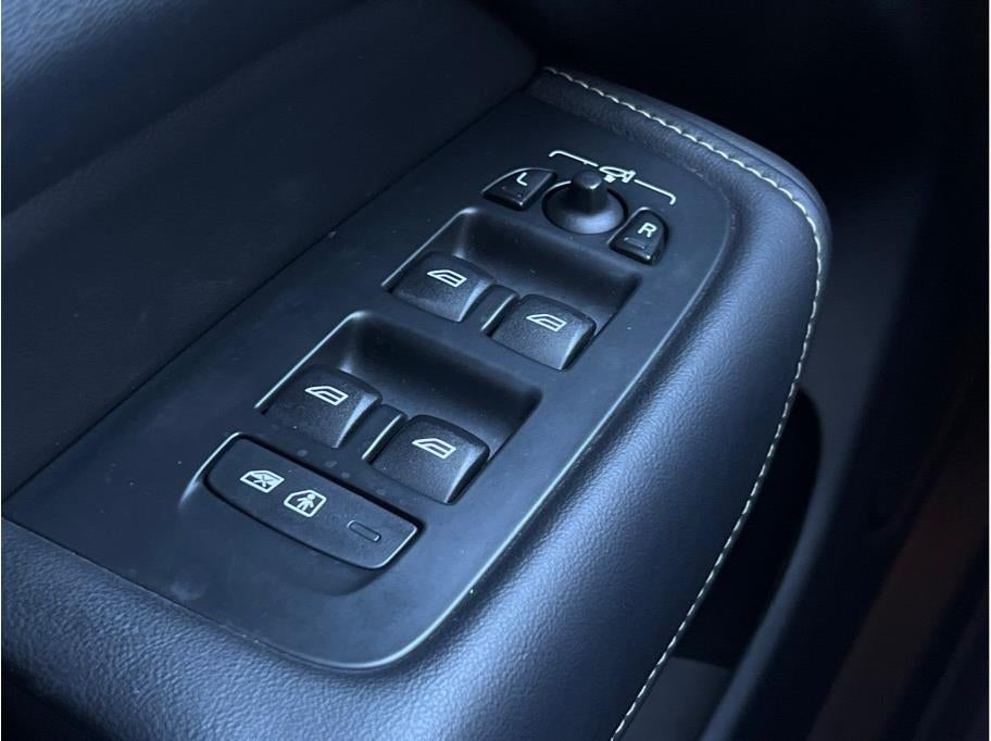 2019 Volvo XC60 T6 R-Design Sport Utility 4D