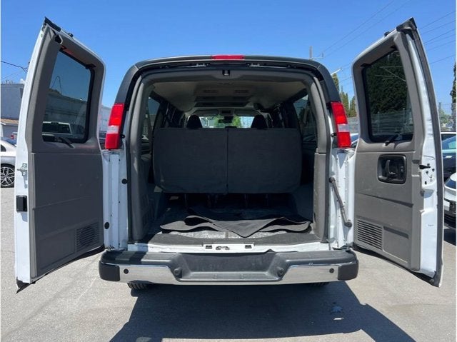 2024 Chevrolet Express 3500 Passenger LT Extended Van 3D
