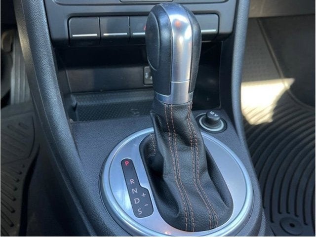 2017 Volkswagen Beetle 1.8T Classic Hatchback 2D