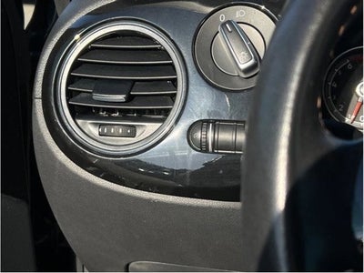 2017 Volkswagen Beetle 1.8T Classic Hatchback 2D