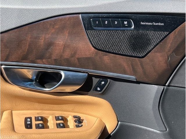 2019 Volvo XC90 T8 Momentum Sport Utility 4D