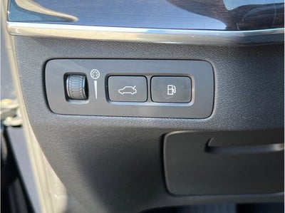 2019 Volvo XC90 T8 Momentum Sport Utility 4D