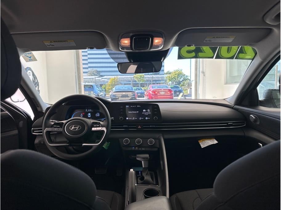 2025 Hyundai Elantra SE Sedan 4D