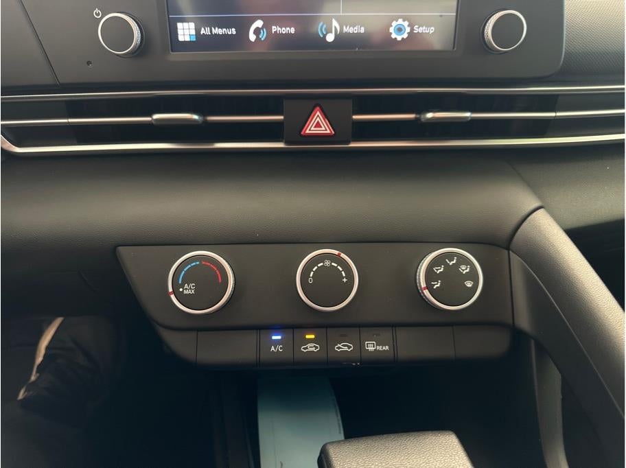 2025 Hyundai Elantra SE Sedan 4D