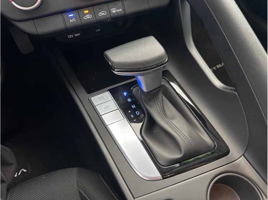 2025 Hyundai Elantra SE Sedan 4D