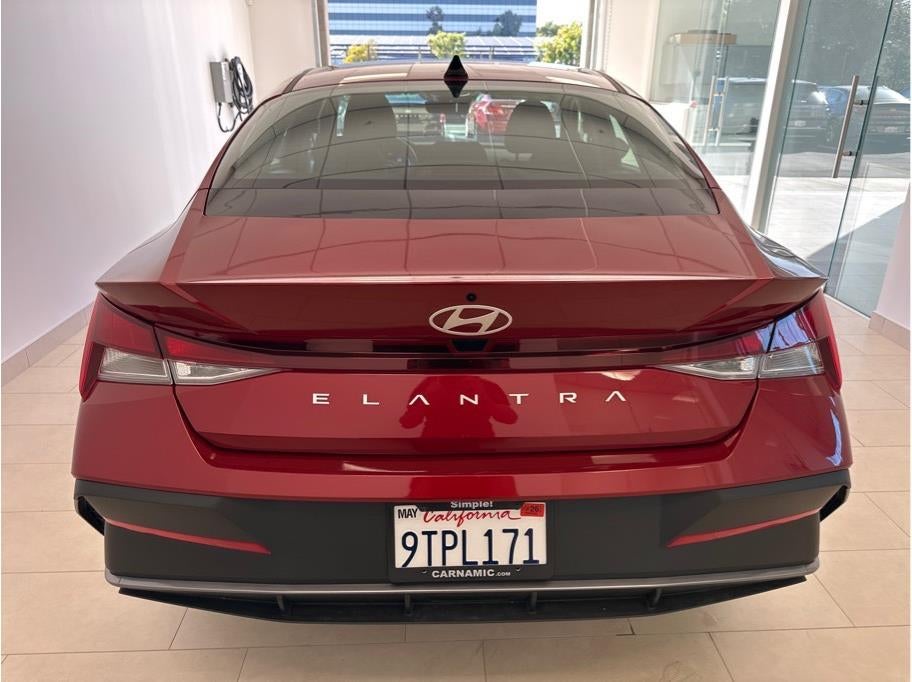2025 Hyundai Elantra SE Sedan 4D