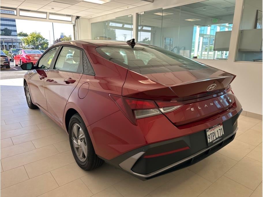 2025 Hyundai Elantra SE Sedan 4D