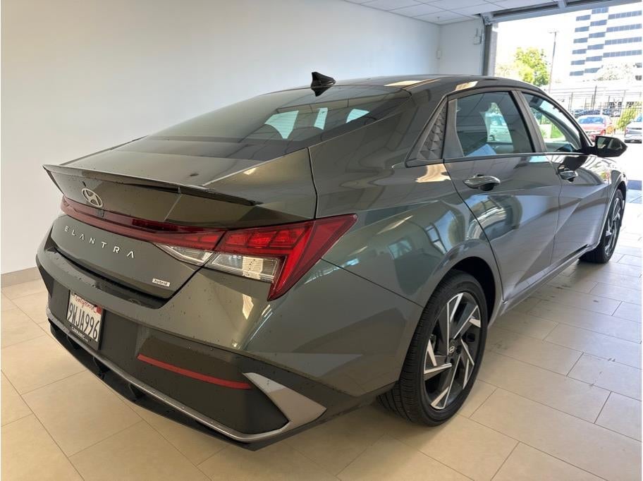 2025 Hyundai Elantra Hybrid SEL Sport HEV Sedan 4D